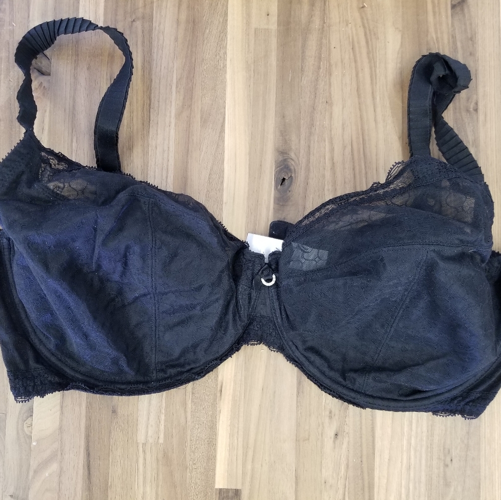 38 H chantelle lace c bra  Sexy Hot